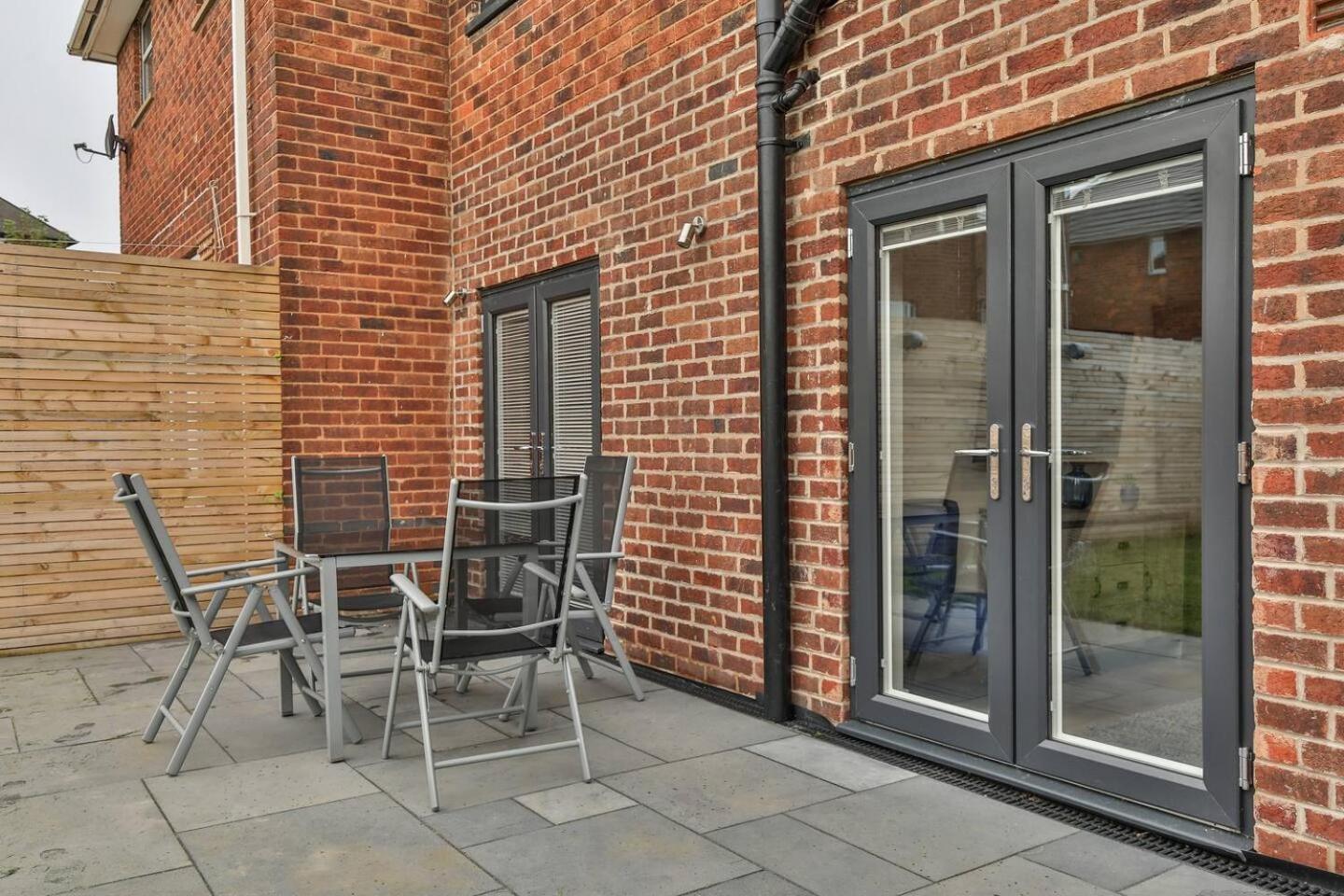 Villa Magnificent, Renovated Whole House With Garden Sheffield Esterno foto